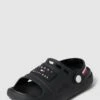 T.Hilfiger Kids Shoes Sandale Mit Riemen Modell 'STRIPES' - Schwarz 2 T.Hilfiger Kids Shoes Sandale Mit Riemen Modell 'STRIPES' - Schwarz -Geox Verkaufsgeschäft 6933ihaa9ko3ali96lb58ja7ad4k4cil8h350h9hada52eaca1b3ecqd754j6hi78gp4ghi28ha4sc2i6l3j4or5c8q30cj5ccr6cc9kcgp38e1jc8r68d9lccpj0c9l75hjedo