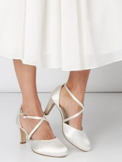 Rainbow Club Pumps Aus Satin Mit Gekreuzten Riemen - Offwhite -Geox Verkaufsgeschäft 6tajiiq2acoj0i9h859kiiala4q4icqi957j8iij6134sg9n9l9jadhn6t542g9m6d6l0gq9656k8jq48co3coj3cco6cp3264s3cohk6phm4e9n6dh3gphh68smce9p6kqj4p0