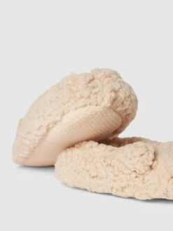 Jake*s Casual Hausschuhe In Teddyfell-Optik - Sand -Geox Verkaufsgeschäft 912l4jhi99b4eda2919kolaa8p93ae1h6l136iqj6h9jgh9j9963ed9ma11j8ci96t2k6ihk852kqk238t3j2chn64pjip1o71h3go9k6dhjio9ichh32o9lcpgmaphn75i30o8