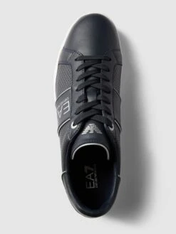 EA7 Emporio Armani Sneaker Mit Label-Details Modell 'SNEAKER ACTION LEATHER' - Marineblau 10 EA7 Emporio Armani Sneaker Mit Label-Details Modell 'SNEAKER ACTION LEATHER' - Marineblau -Geox Verkaufsgeschäft 91al6e9o60qj8cpjal0keiaha8r52hho6p1jgka3al34gii1ad94gdijad8j0e2j6915al1k850jiihi8t3jccho6ko36e1h6orj8dhk68sj4ohocdimcdho6lgjcdr56hh3ad0