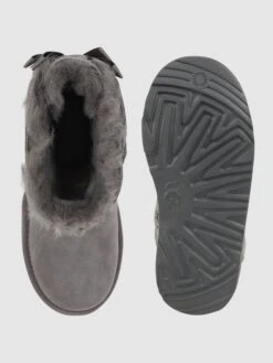 UGG Stiefel Mit Schleifen-Details Modell 'BAILEY' - Hellgrau 9 UGG Stiefel Mit Schleifen-Details Modell 'BAILEY' - Hellgrau -Geox Verkaufsgeschäft 9cq4gjim71548hq58da3giq26csk2dhl64s44dpma973ij2ca53l8iqj6kr48kij64skoj299gs42ki39d3j0cb16pi30cpl6lim2d1kcgp64e366th3gc9g6ko62c1m75h66co