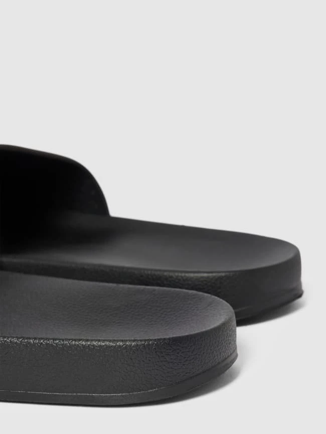 Levi’s® Acc. Slides Mit Label-Print Modell 'JUNE' - Schwarz 5 Levi’s® Acc. Slides Mit Label-Print Modell 'JUNE' - Schwarz – Bild 3